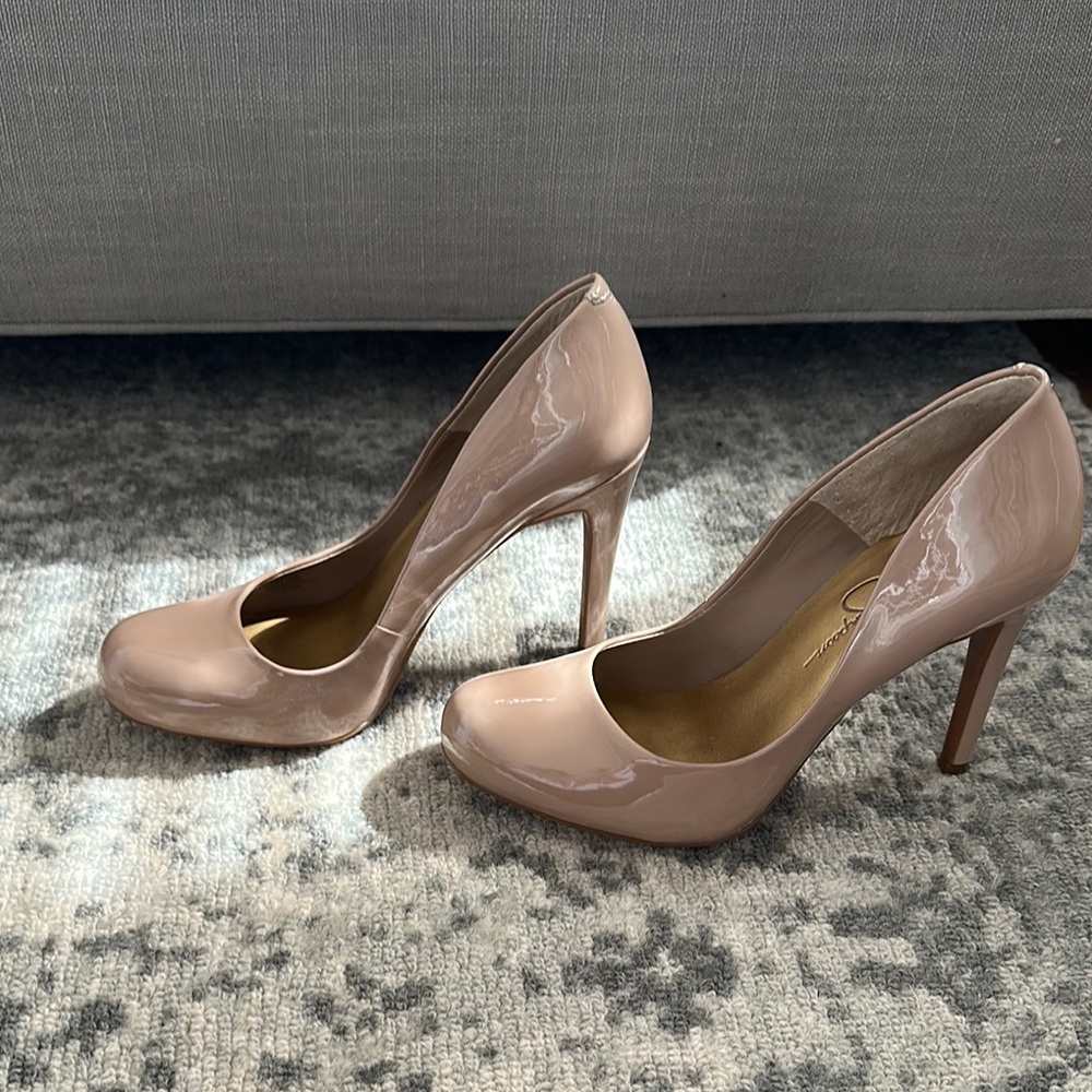 NWOB Jessica Simpson Elegant Nude Patent Leather Rounded Pumps